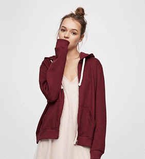 “নরম, স্টাইলিশ ও নিখুঁত — আপনার আদর্শ ক্যাজুয়াল টি-শার্ট” (Copy)